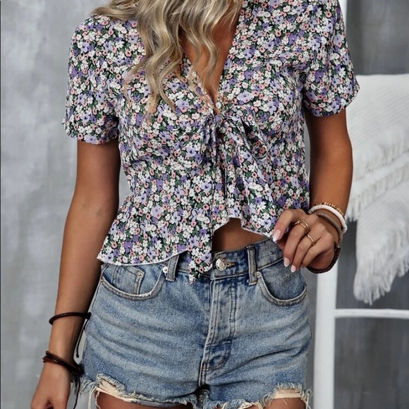 ALLOVER FLORAL PRINT KNOT FRONT PEPLUM BLOUSE - Picture 7 of 8